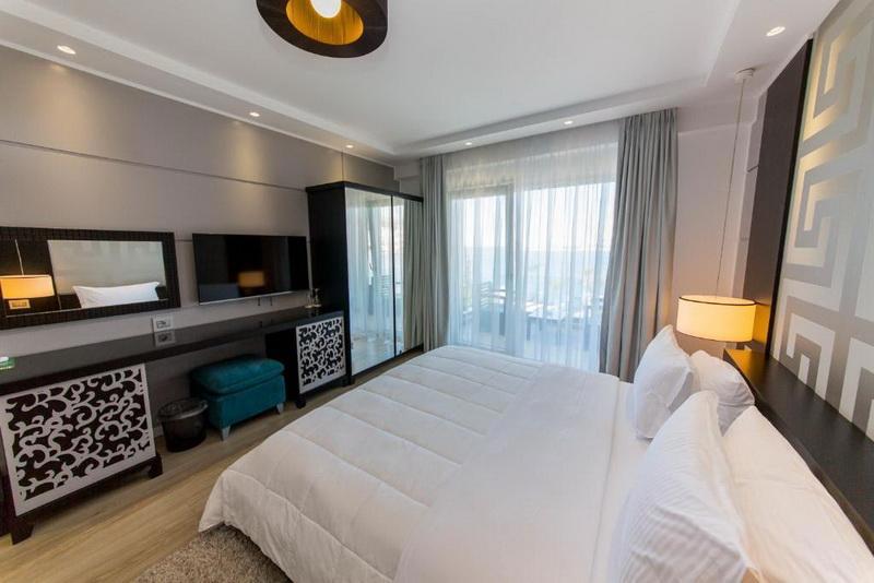 Demi Hotel