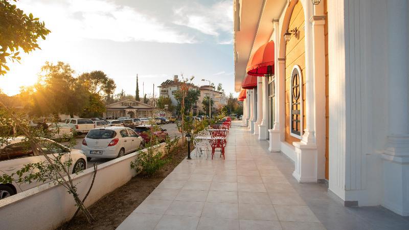 The Sansa Hotel & Spa