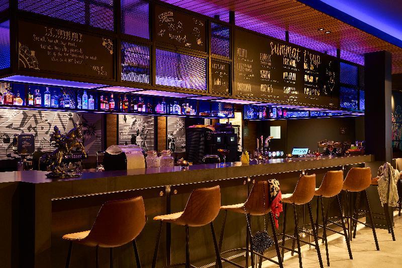 Moxy York