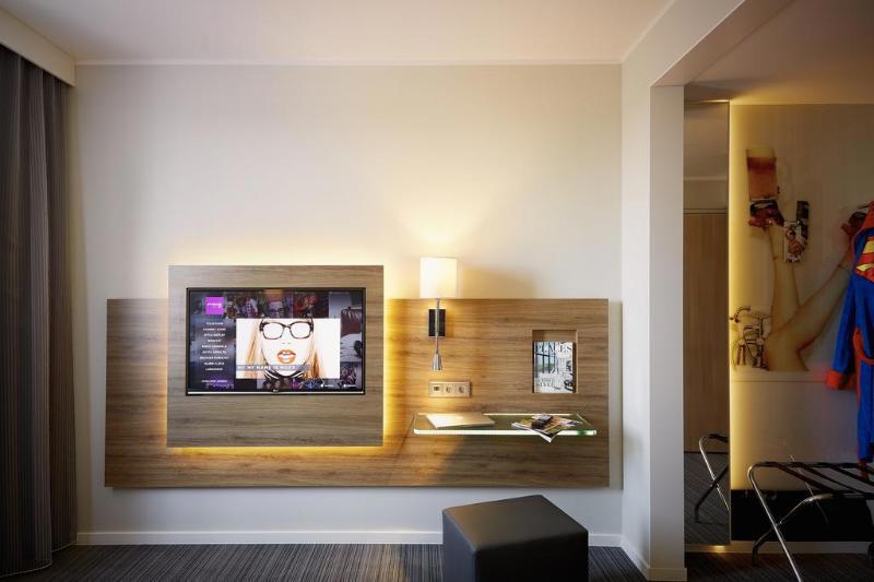 Moxy York