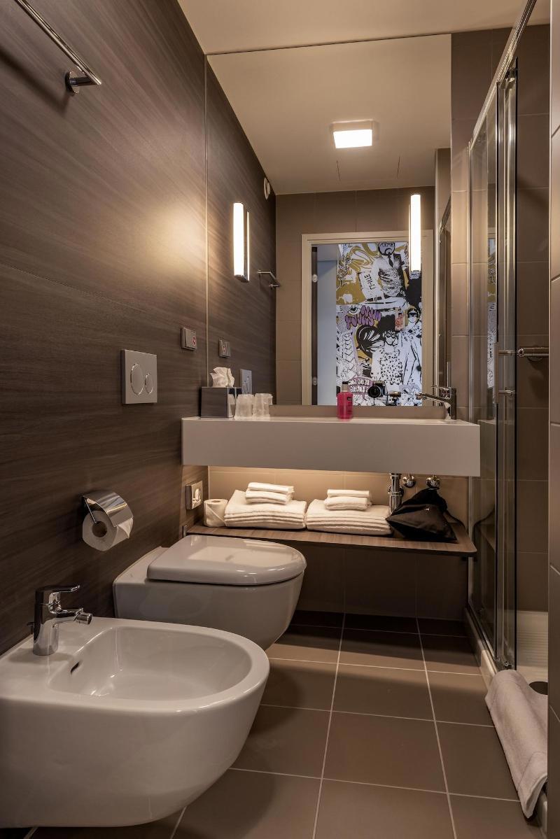 Moxy York