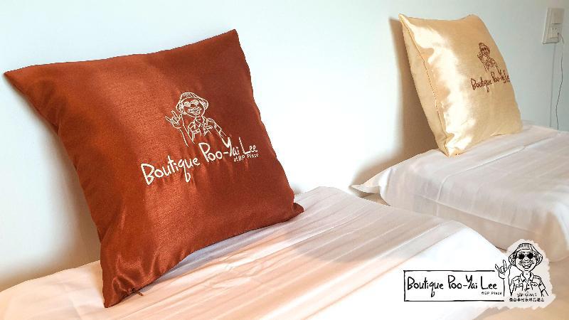 Boutique Poo-Yai Lee