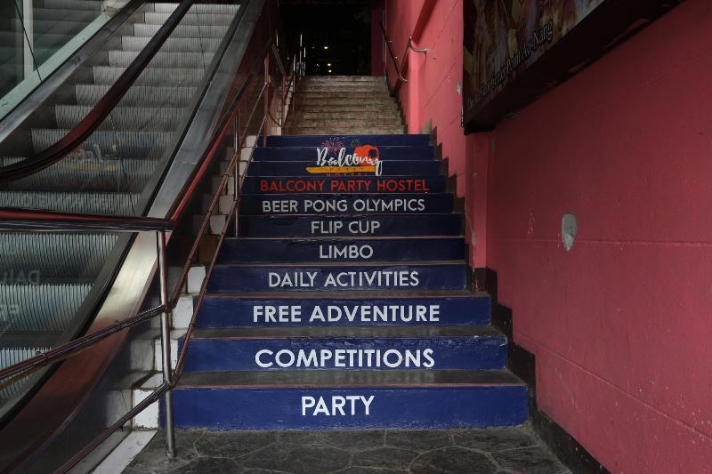 Balcony Party Hostel Beachfront - Adults Only