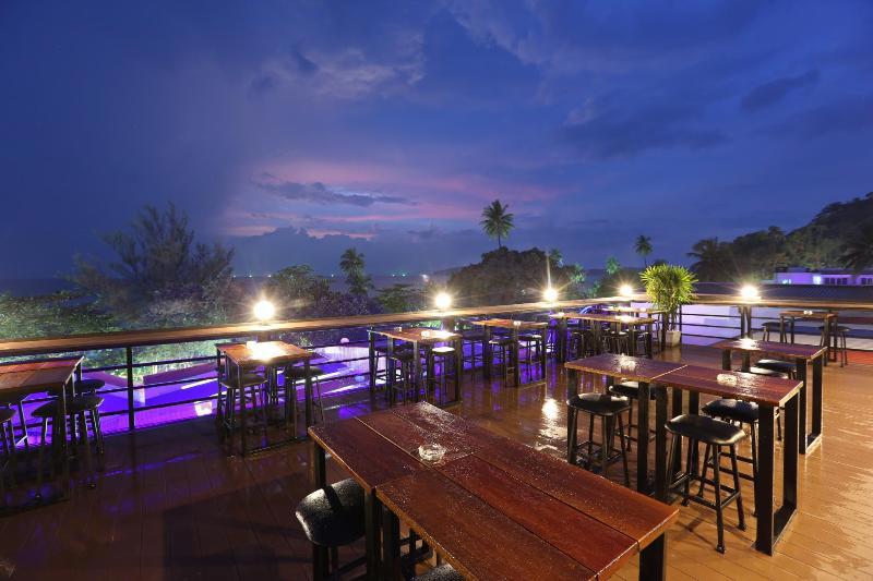 Balcony Party Hostel Beachfront - Adults Only