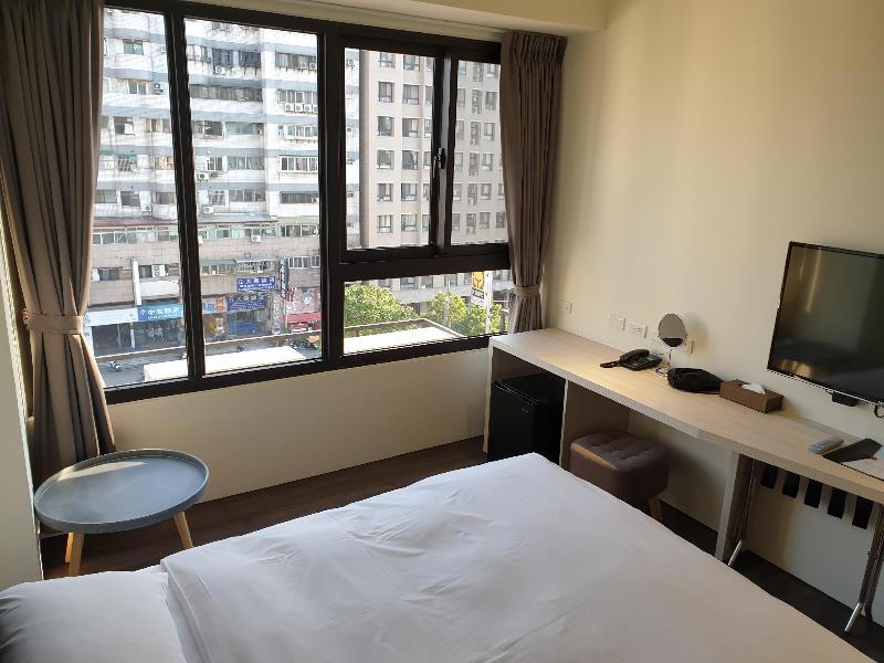 Check Inn Express Taichung Fuxing