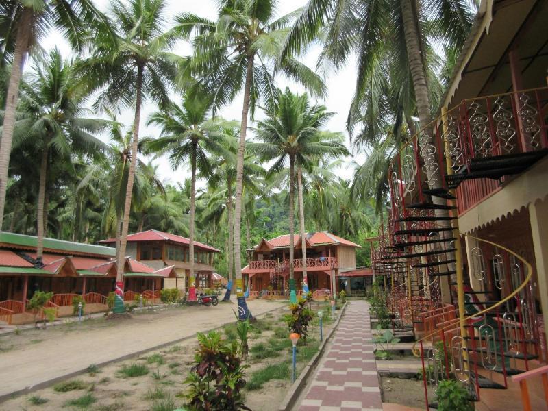 Gold India Beach Resort