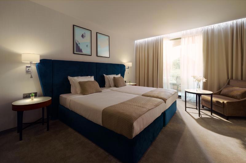 Astor Garden Hotel