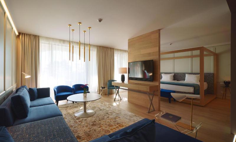 Astor Garden Hotel