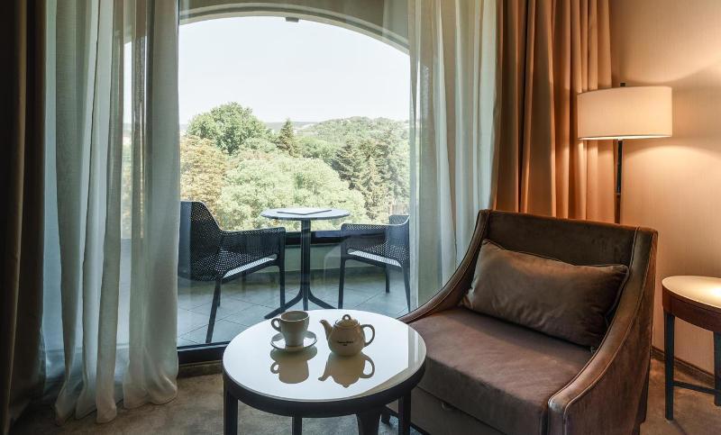 Astor Garden Hotel