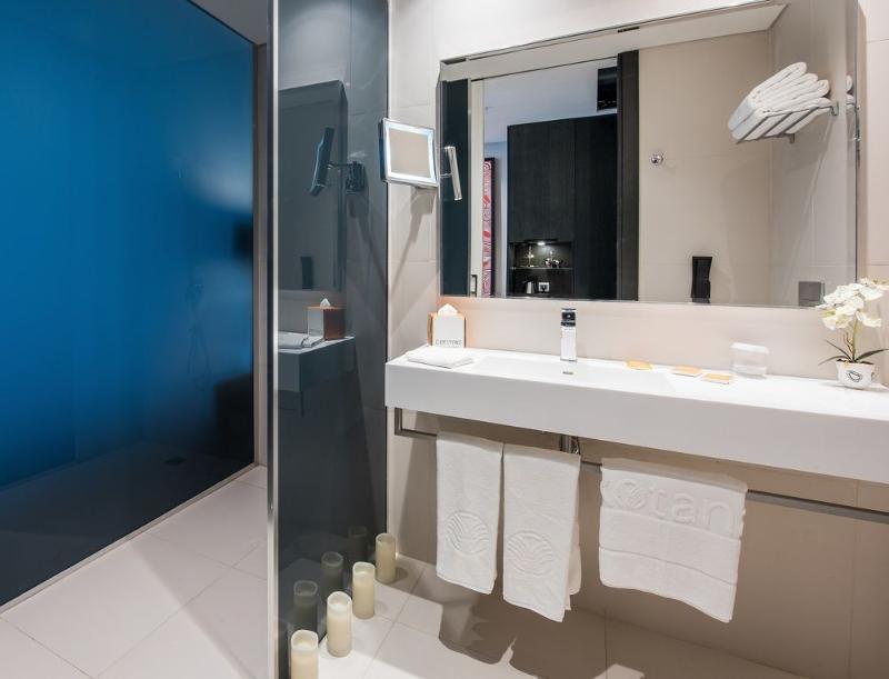 Centro King Room