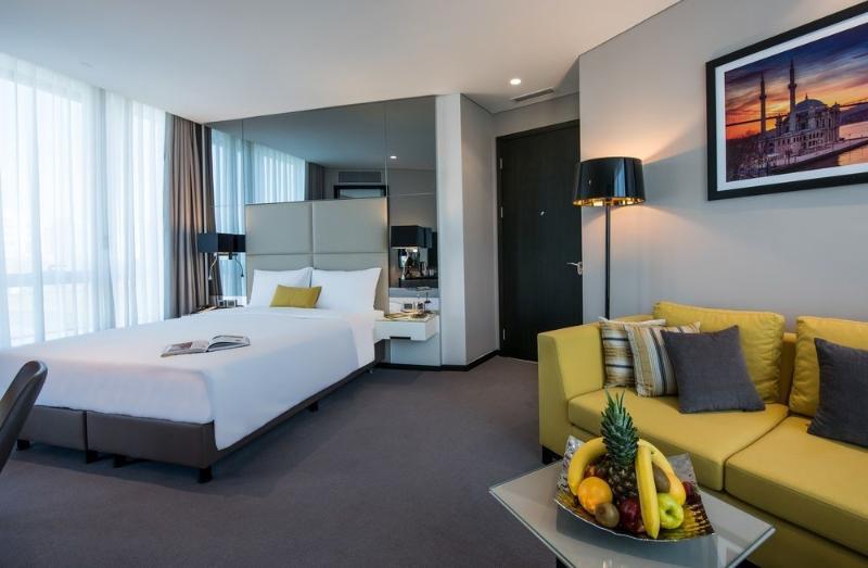CENTRO, SUITE, CORNER