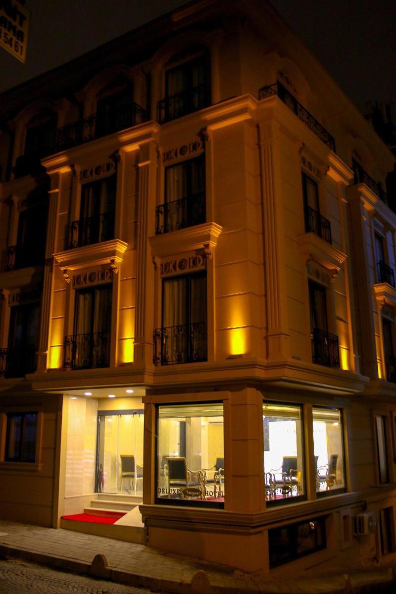 Deluxe Newport Hotel