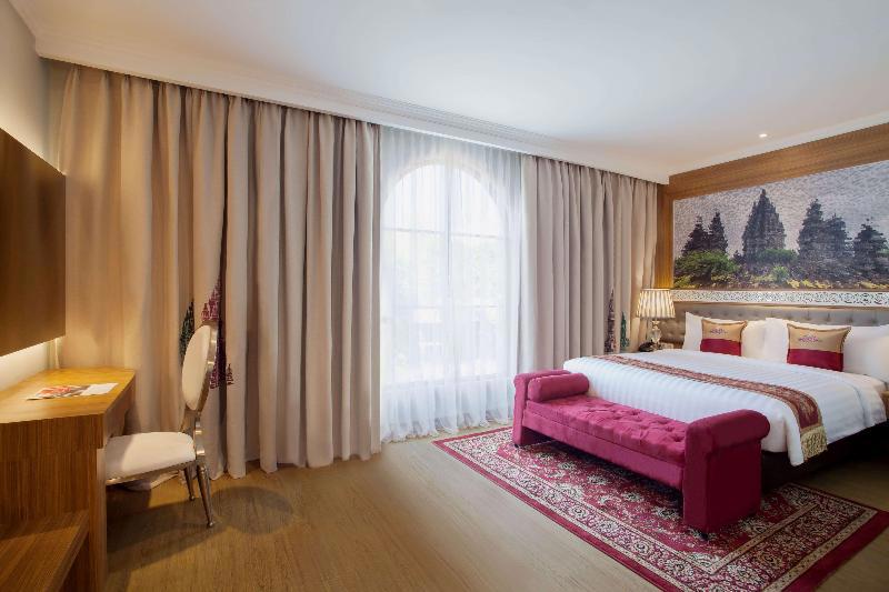 Ramada Suites By Wyndham Solo