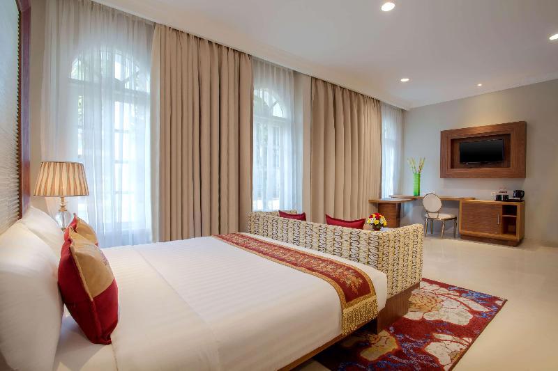 Ramada Suites By Wyndham Solo