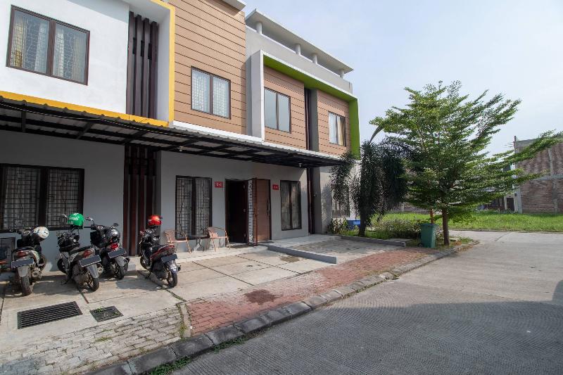 Oyo 3253 Sofia Residence