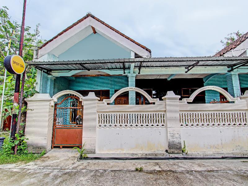 Oyo Life 2546 Griya Widya Syariah