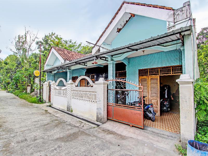 Oyo Life 2546 Griya Widya Syariah