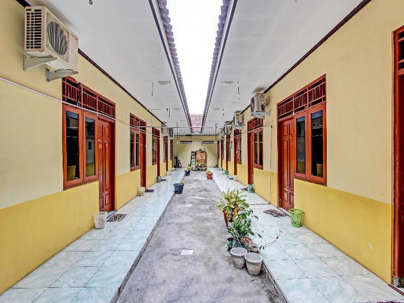 Oyo Life 2546 Griya Widya Syariah