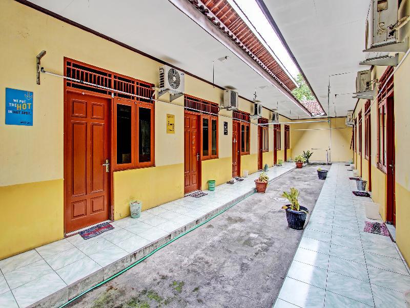 Oyo Life 2546 Griya Widya Syariah