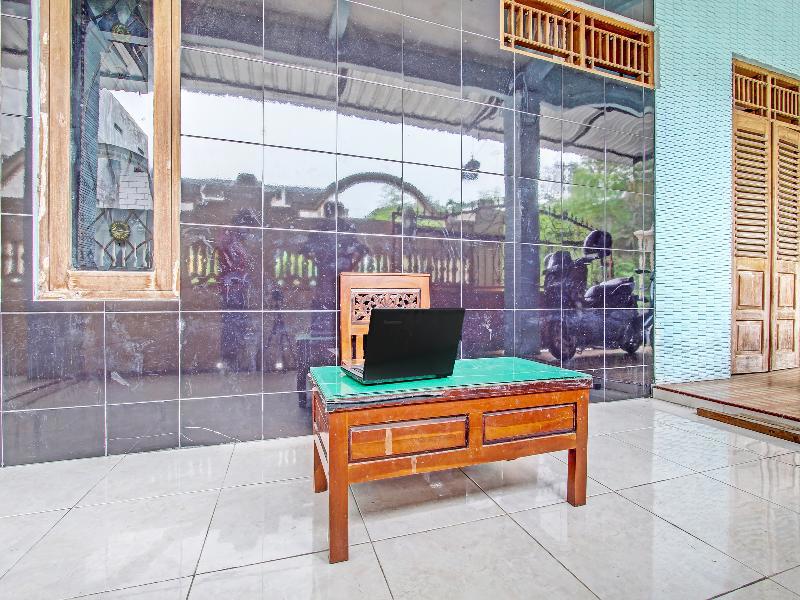 Oyo Life 2546 Griya Widya Syariah