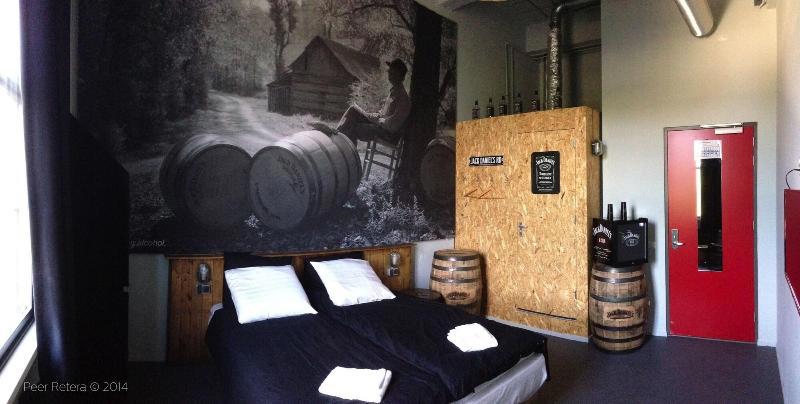 (1)Family Quadruple Room, Private Bathroom , 2 Twin Beds and 1 Twin Bunk Bed