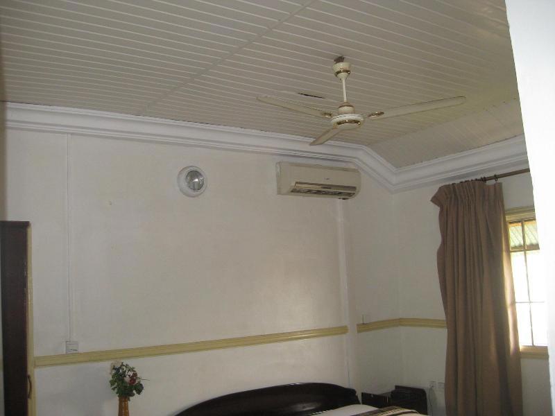 Airport Side Hotel