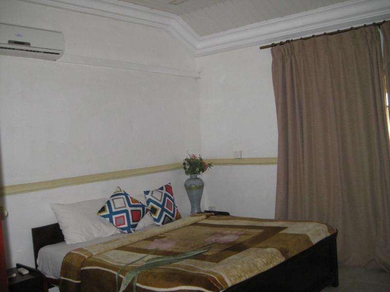 Airport Side Hotel
