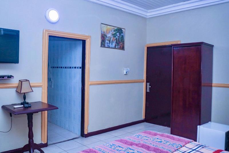 Airport Side Hotel