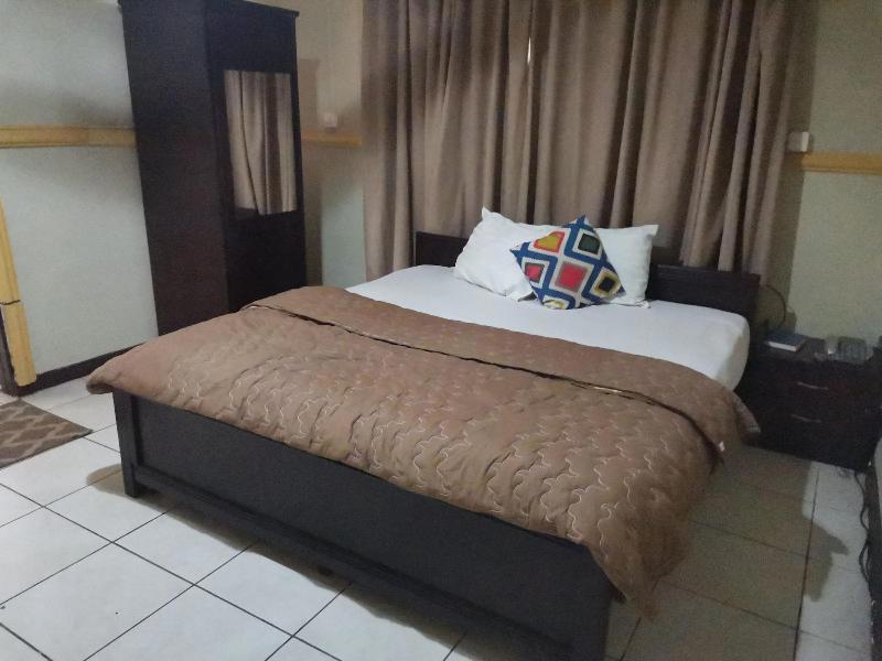 Airport Side Hotel