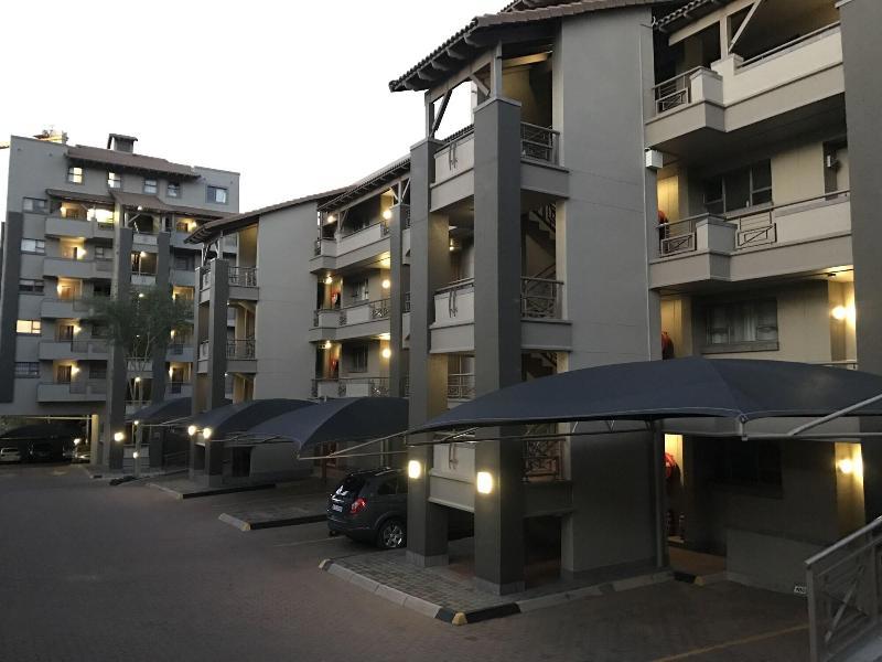 77 Grayston Apartment