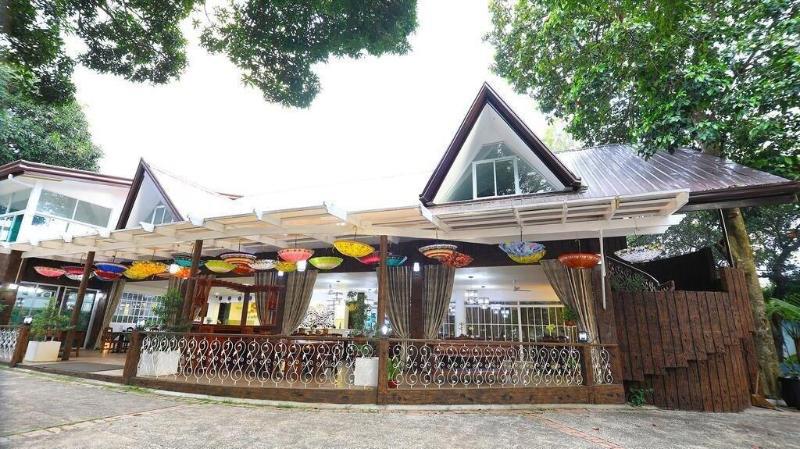 Luljettas Place Garden Suites
