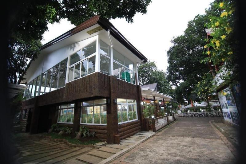 Luljettas Place Garden Suites