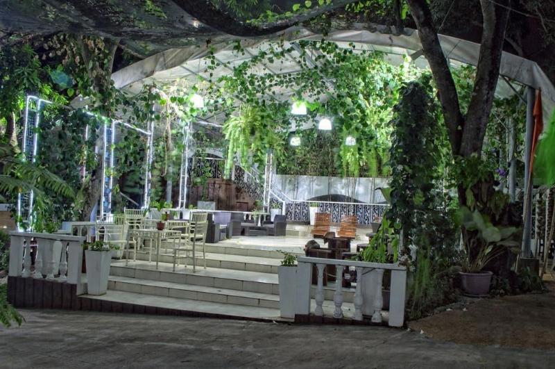 Luljettas Place Garden Suites