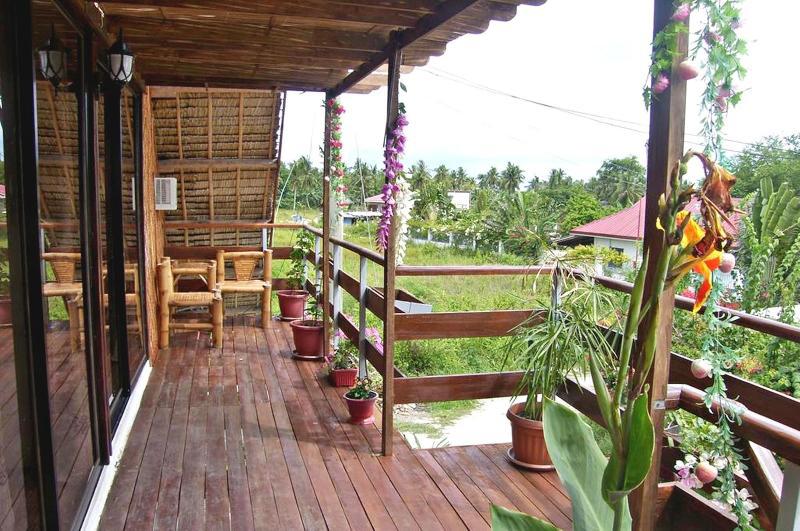 Hotel Sisters Inn  Moalboal