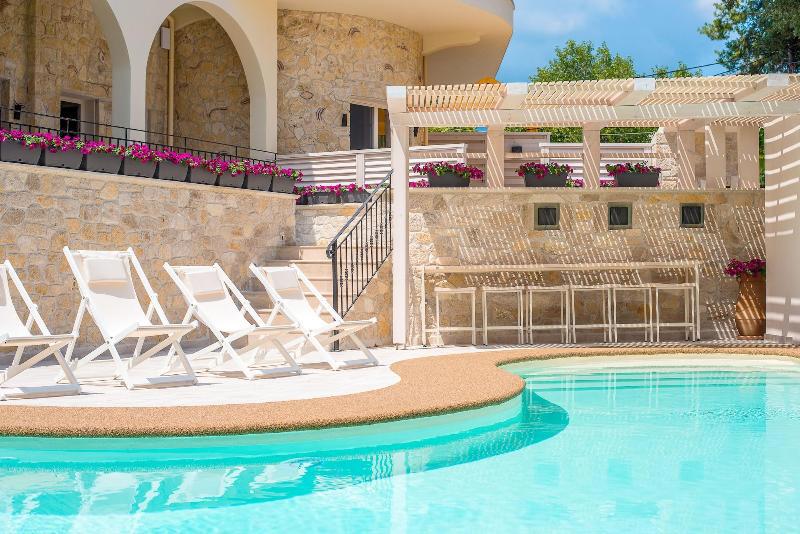 Neikos Luxury Suites galeri fotoğrafı