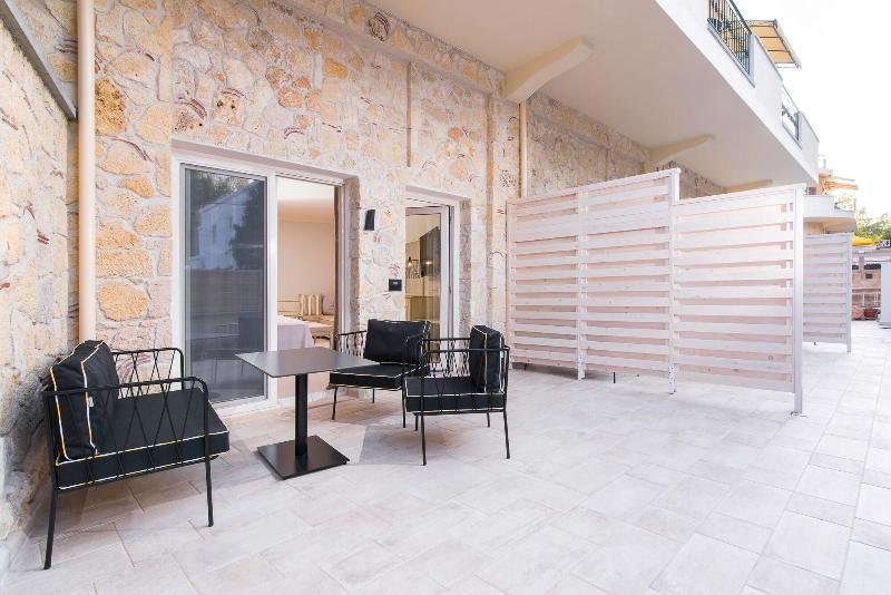 Neikos Luxury Suites galeri fotoğrafı