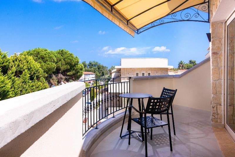 Neikos Luxury Suites galeri fotoğrafı