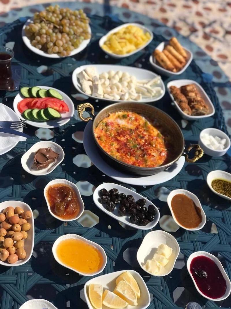 Dara Konagi galeri fotoğrafı