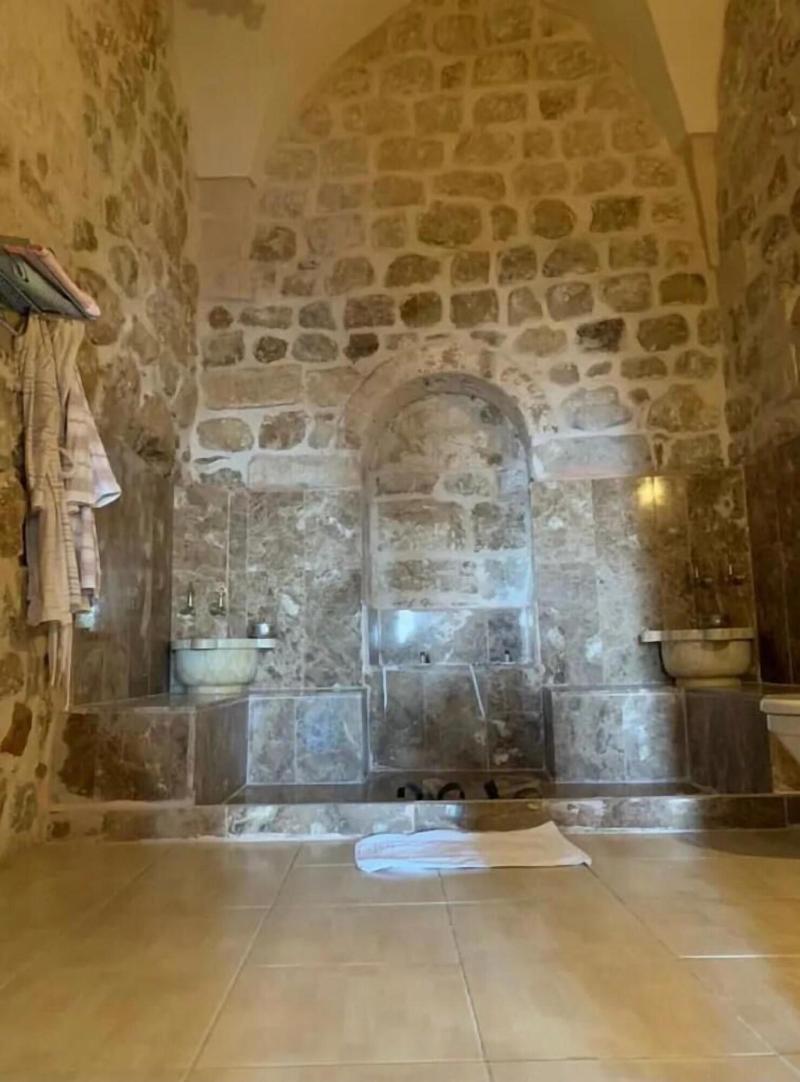 Dara Konagi galeri fotoğrafı