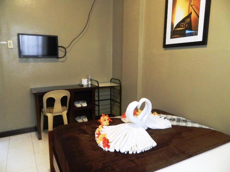 Candice Lucy Hotel