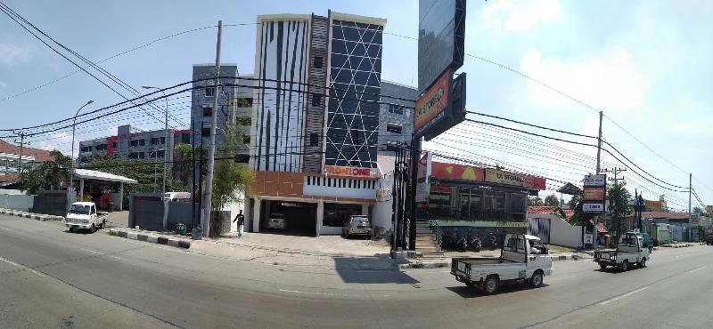Front One Inn Semarang
