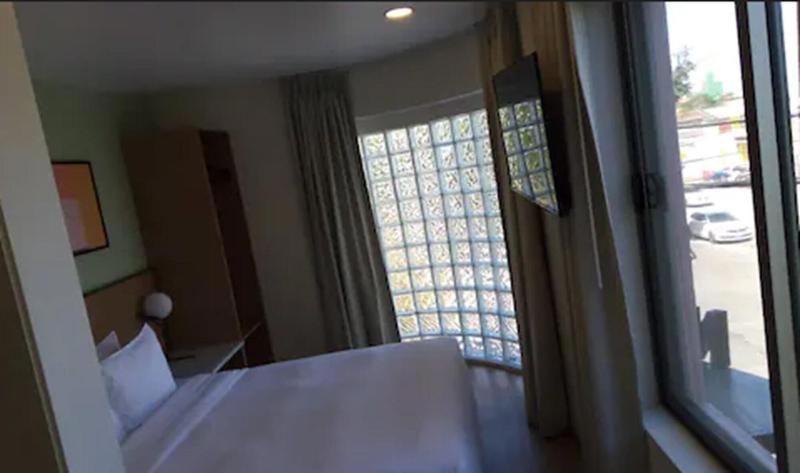 Intj Hotel