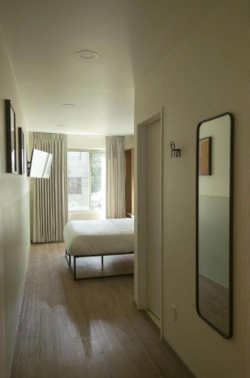 Intj Hotel