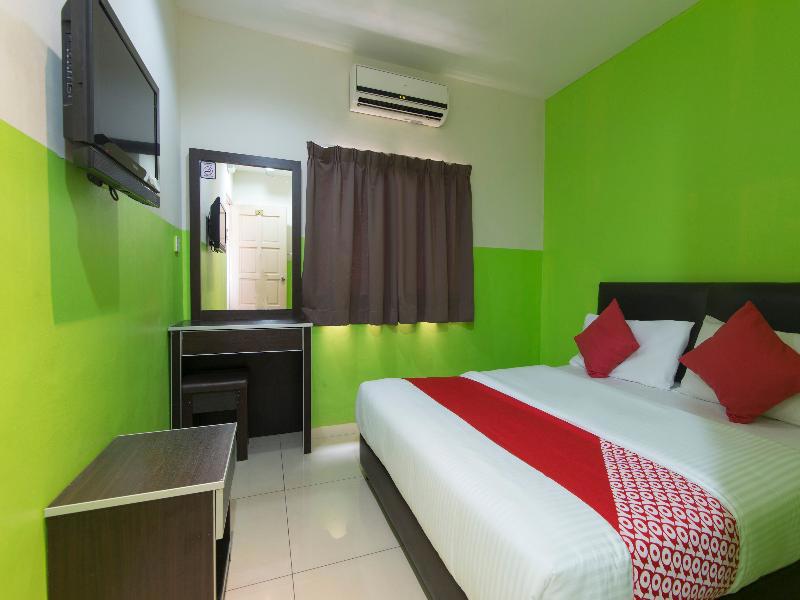 Oyo 44072 Mines Cempaka Hotel