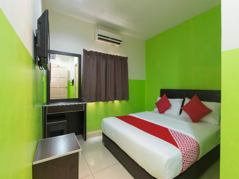Oyo 44072 Mines Cempaka Hotel
