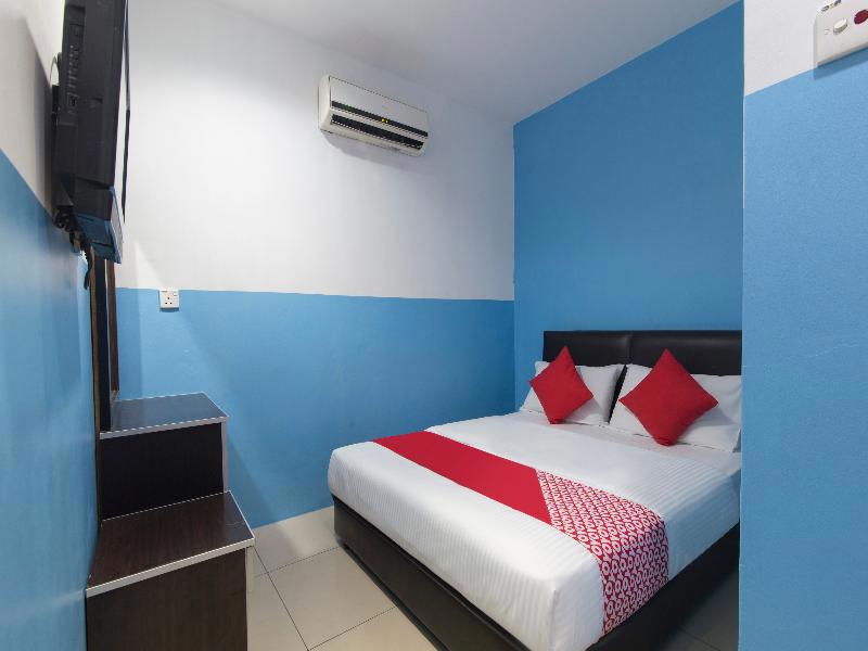 Oyo 44072 Mines Cempaka Hotel
