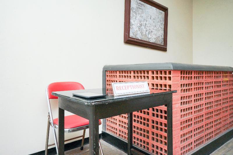 Oyo Life 2090 Ratna Backpacker Syariah