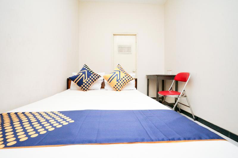 Oyo Life 2090 Ratna Backpacker Syariah