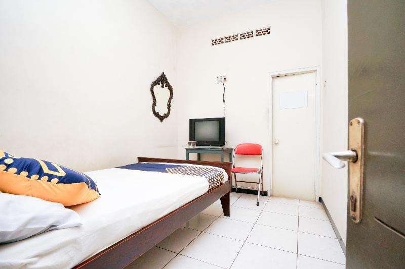 Oyo Life 2090 Ratna Backpacker Syariah