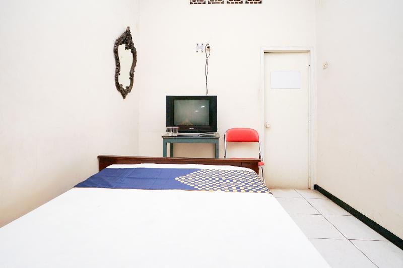 Oyo Life 2090 Ratna Backpacker Syariah